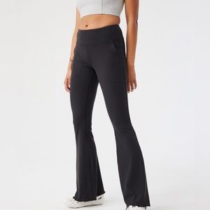 NWOT Outdoor Voices SuperForm Ribbed Flare Pants | Black